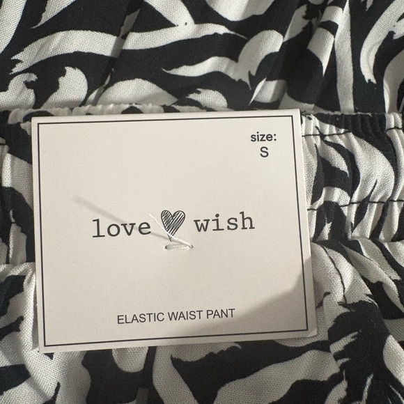 Chic Black and White Patterned Wide Leg Pants - Picture 3 of 4